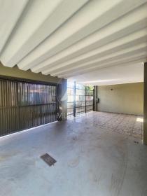 1 - Garagem/estacionamento