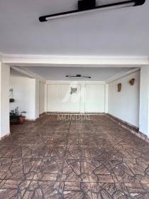 1 - Garagem/estacionamento