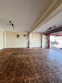 3 - Garagem/estacionamento