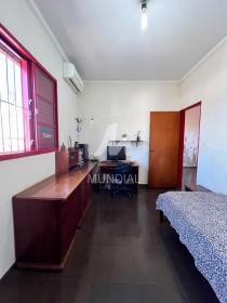 27 - Dormitorio