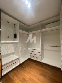 23 - Closet
