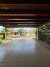 2 - Garagem/estacionamento