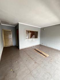 2 - Garagem/estacionamento