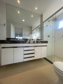 25 - Suite