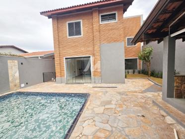 18 - Piscina