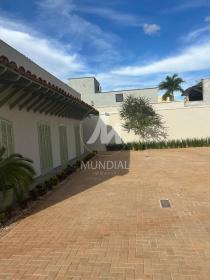 16 - Garagem/estacionamento