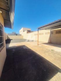 3 - Garagem/estacionamento