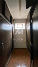 10 - Closet