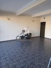 19 - Garagem/estacionamento