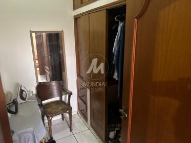 10 - Closet