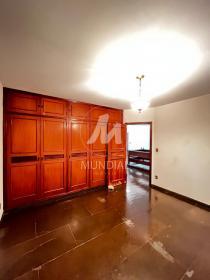 32 - Suite