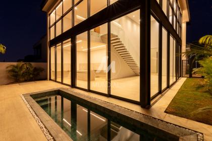 23 - Piscina