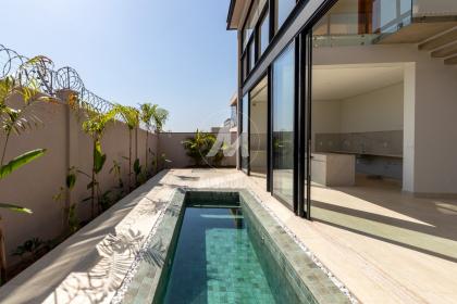 24 - Piscina