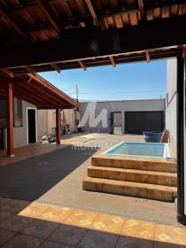 17 - Piscina