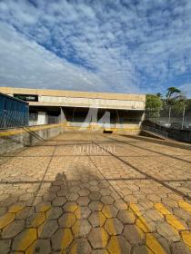 2 - Garagem/estacionamento