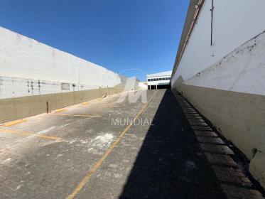 11 - Garagem/estacionamento