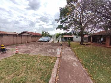 1 - Garagem/estacionamento
