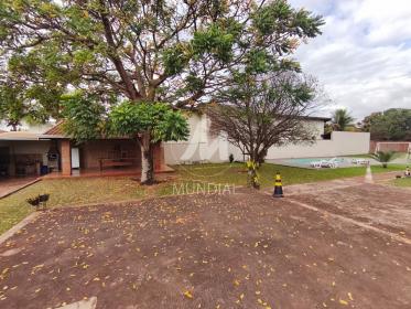 2 - Garagem/estacionamento