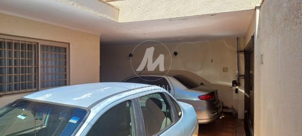 8 - Garagem/estacionamento
