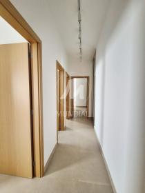 8 - hall interno