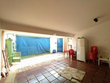 23 - Garagem/estacionamento